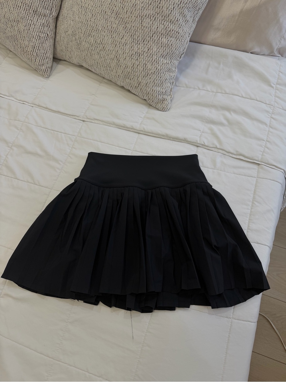 ALO Yoga Black Pleated Tennis Mini Skirt